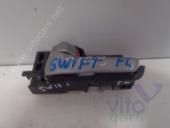 Suzuki Swift 2 Ручка двери внутренняя передняя левая Suzuki Swift Ручка двери внутренняя левая 2004-2010 1.5 МКПП Хетчбек б/у запчастина в наявності (розбирання)