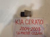 KIA Cerato 1 Ручка открывания капота Kia Cerato Ручка открывания капота 2004-2008 1.6 МКПП Седан б/у запчастина в наявності (розбирання)