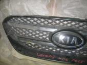KIA Carens (2) Решетка радиатора Рест. б/у запчастина в наявності (розбирання)