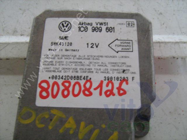 Блок управления AirBag (блок активации SRS) Skoda Octavia 2 (A4) (с разборки)