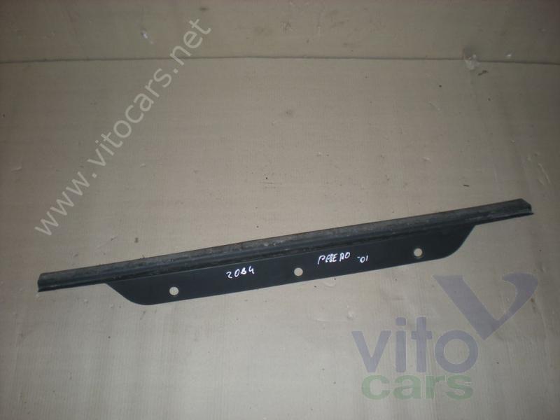 Накладка задней панели Mitsubishi Pajero/Montero 3 (с разборки)