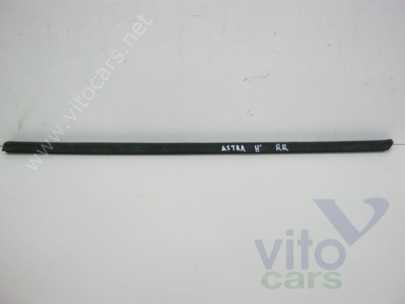 Накладка стекла Opel Astra H (с разборки)