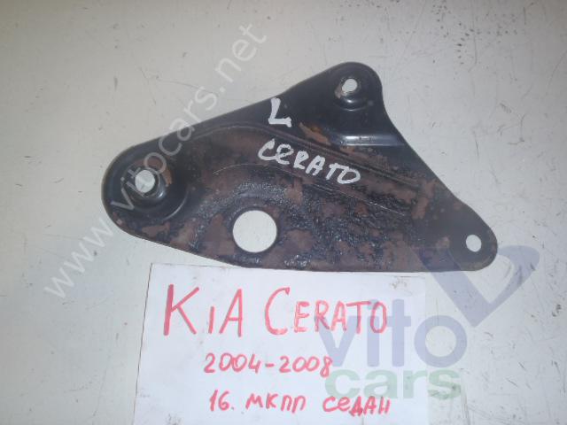 Кронштейн передней балки KIA Cerato 1 (с разборки)