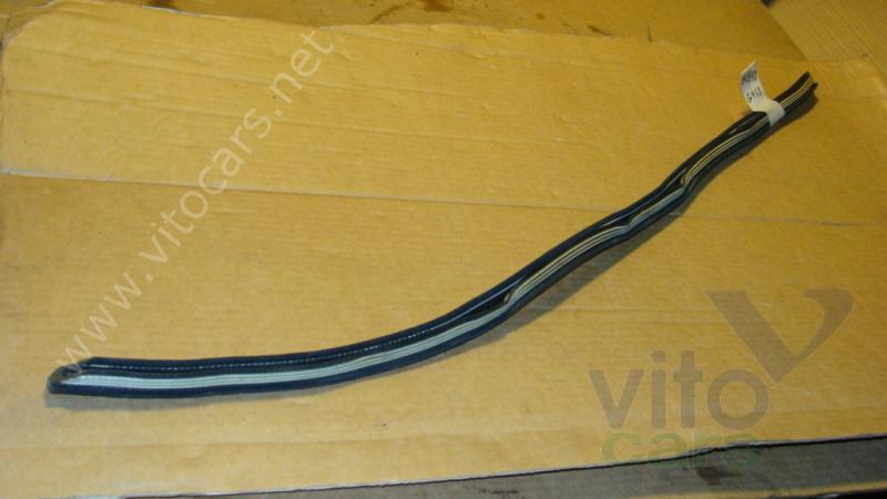 Уплотнитель двери Mercedes W463 G-klasse (с разборки)