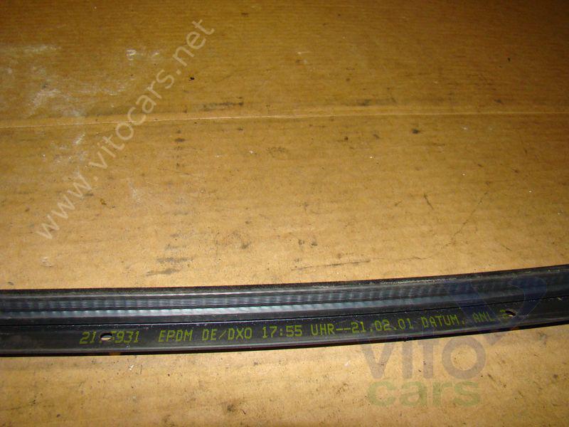 Уплотнитель двери Mercedes W463 G-klasse (с разборки)