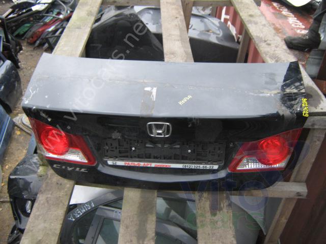 Крышка багажника Honda Civic 8 (5D) (с разборки)