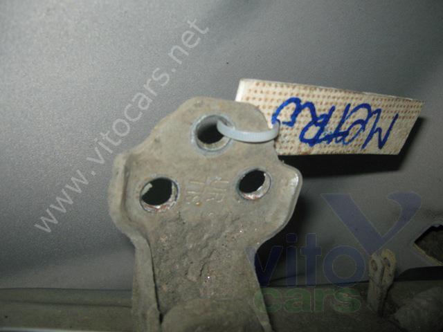 Петля двери передней правой Chevrolet Metro (MR226) (с разборки)