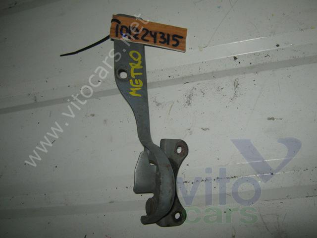 Петля капота Chevrolet Metro (MR226) (с разборки)